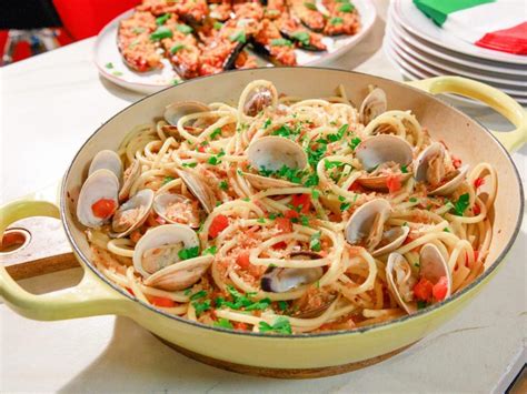 clams casino pasta|Bucatini a la Clams Casino Recipe – Giadzy.